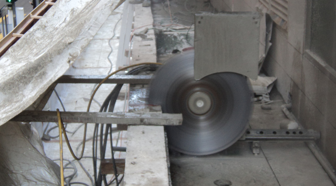 Blade Saw Cutting